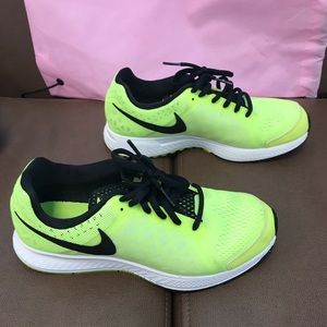 Nike Tennis Shoes
